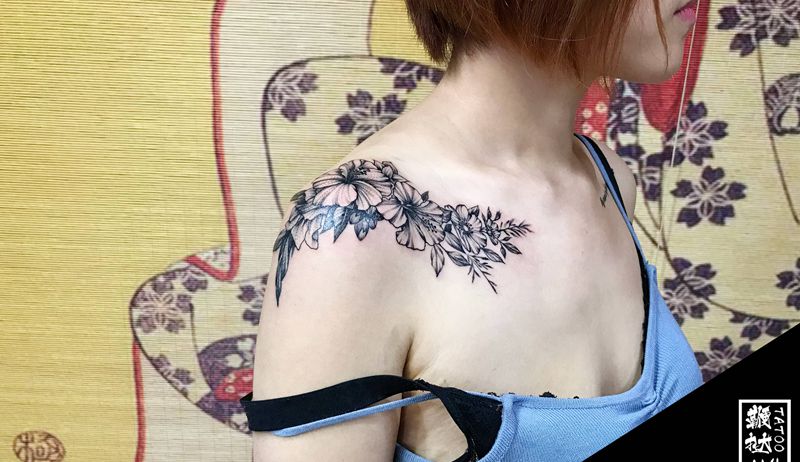 素花，就手稿临时做了修改.纹身图片_肩部素花纹身图案