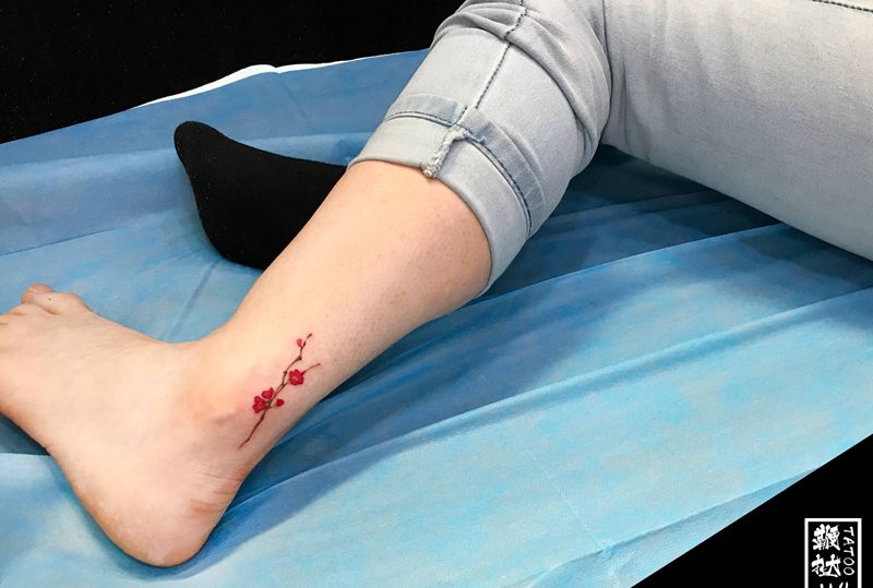 花花纹身图片_腿部脚部花纹身图案