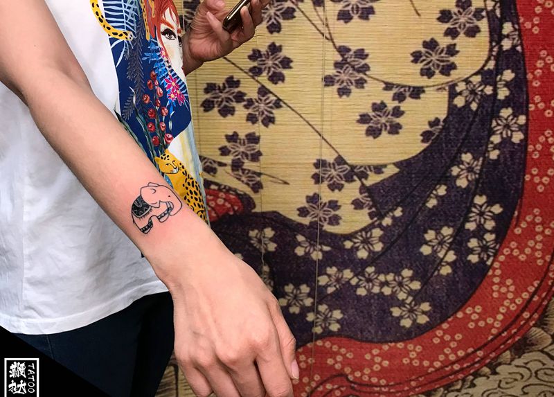 小象纹身图片_手臂小象纹身图案