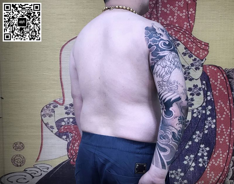 大鹤遮盖，板雾部分基本完结。纹身图片_手臂新传统老传统鹤纹身图案