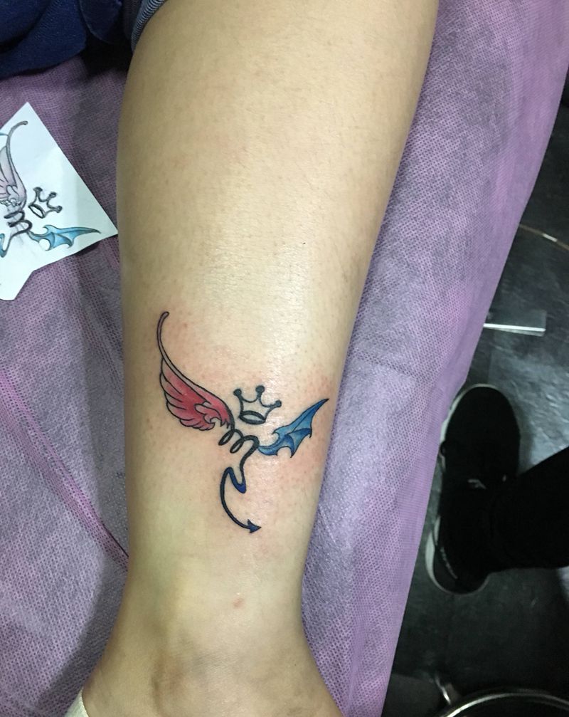 天使与恶魔纹身图片_脚部小清新纹身图案