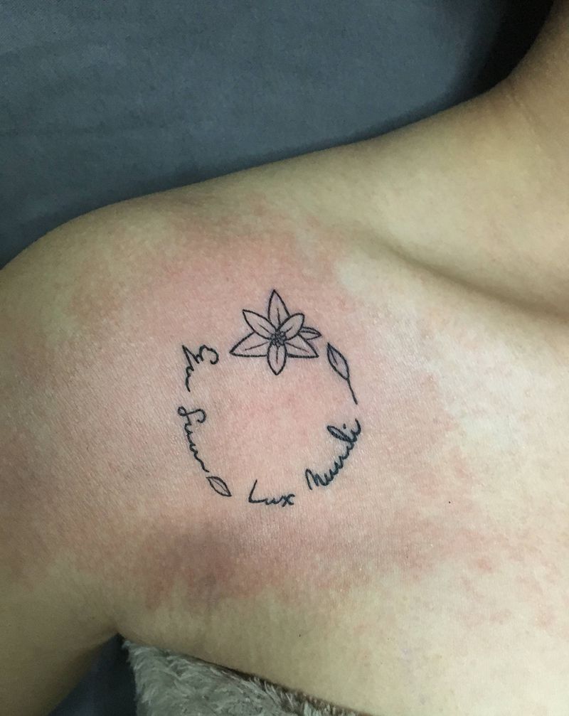 锁骨小清新派纹身图片_胸部小清新纹身图案