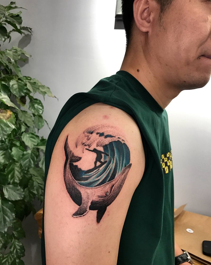 鲸纹身图片_肩部手臂点刺水彩鲸鱼海浪浪花纹身图案
