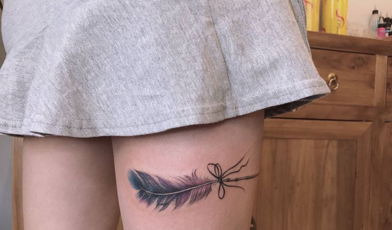 小遮盖纹身图片_腿部臀部水彩几何羽毛箭小清新纹身图案