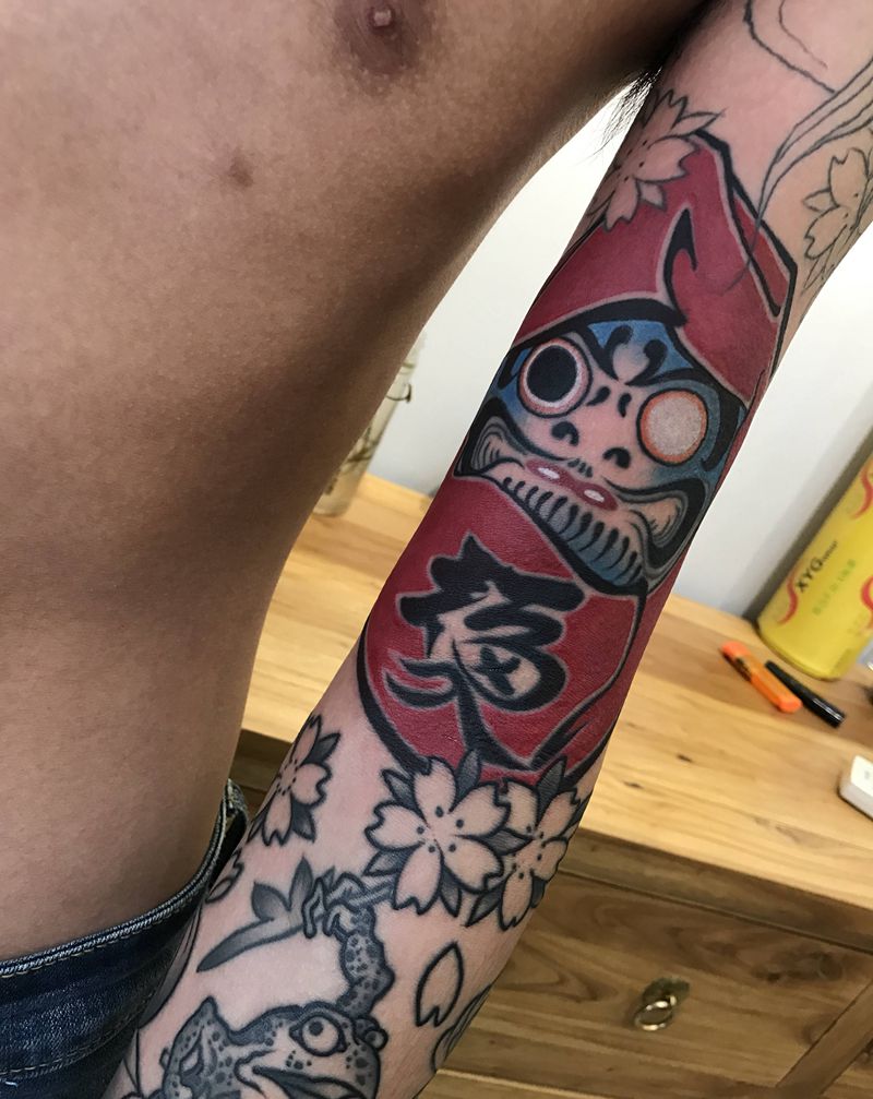 达摩蛋未完待续纹身图片_手臂手部新传统老传统达摩达摩蛋蛙纹身图案