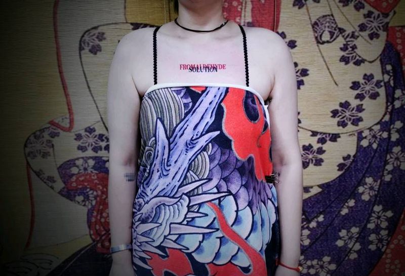 青春永驻纹身图片_胸部纹身图案