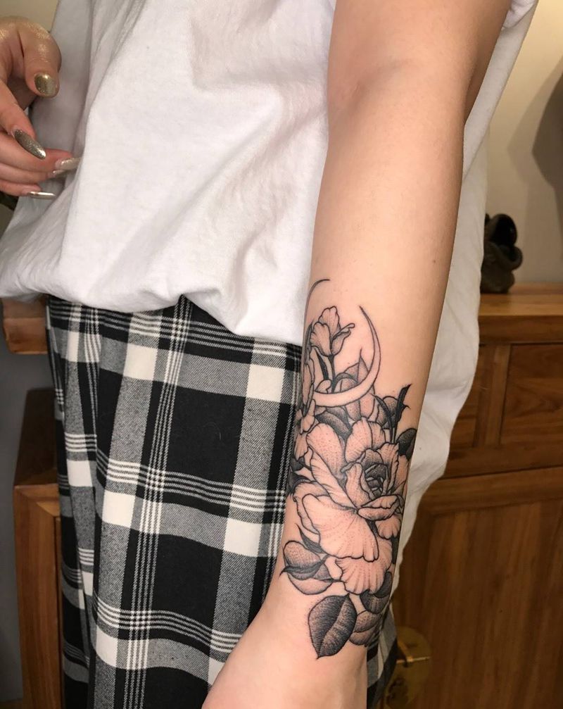 素花纹身图片_手臂手部点刺花玫瑰叶子纹身图案