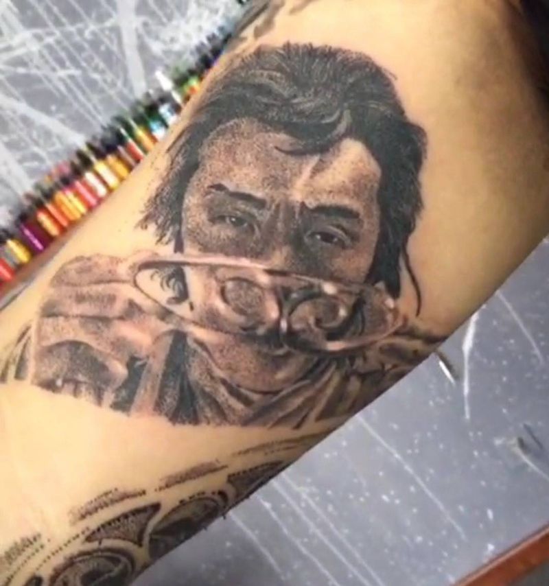 至尊宝，圆5操作纹身图片_成品手臂欧美人物纹身图案