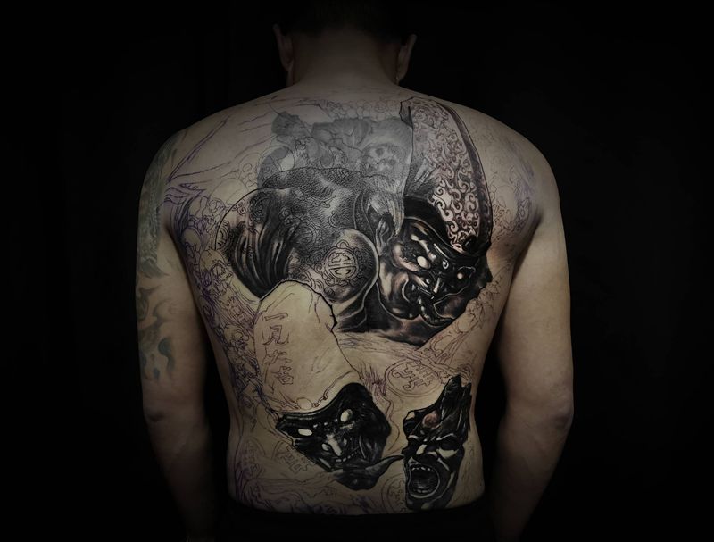 正在用无常遮盖死神…纹身图片_背部新传统纹身图案