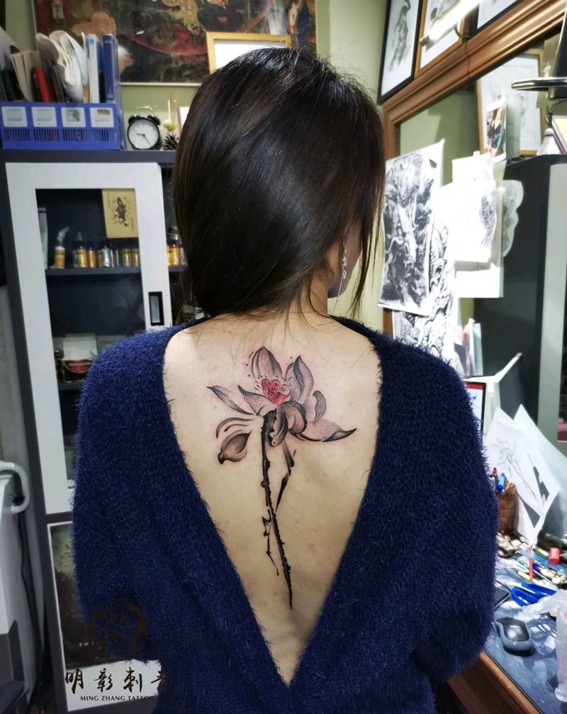 水墨荷花纹身图片_背部水墨纹身图案