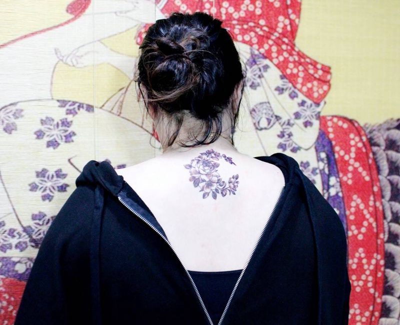 线花纹身图片_成品背部颈部清新植物纹身图案