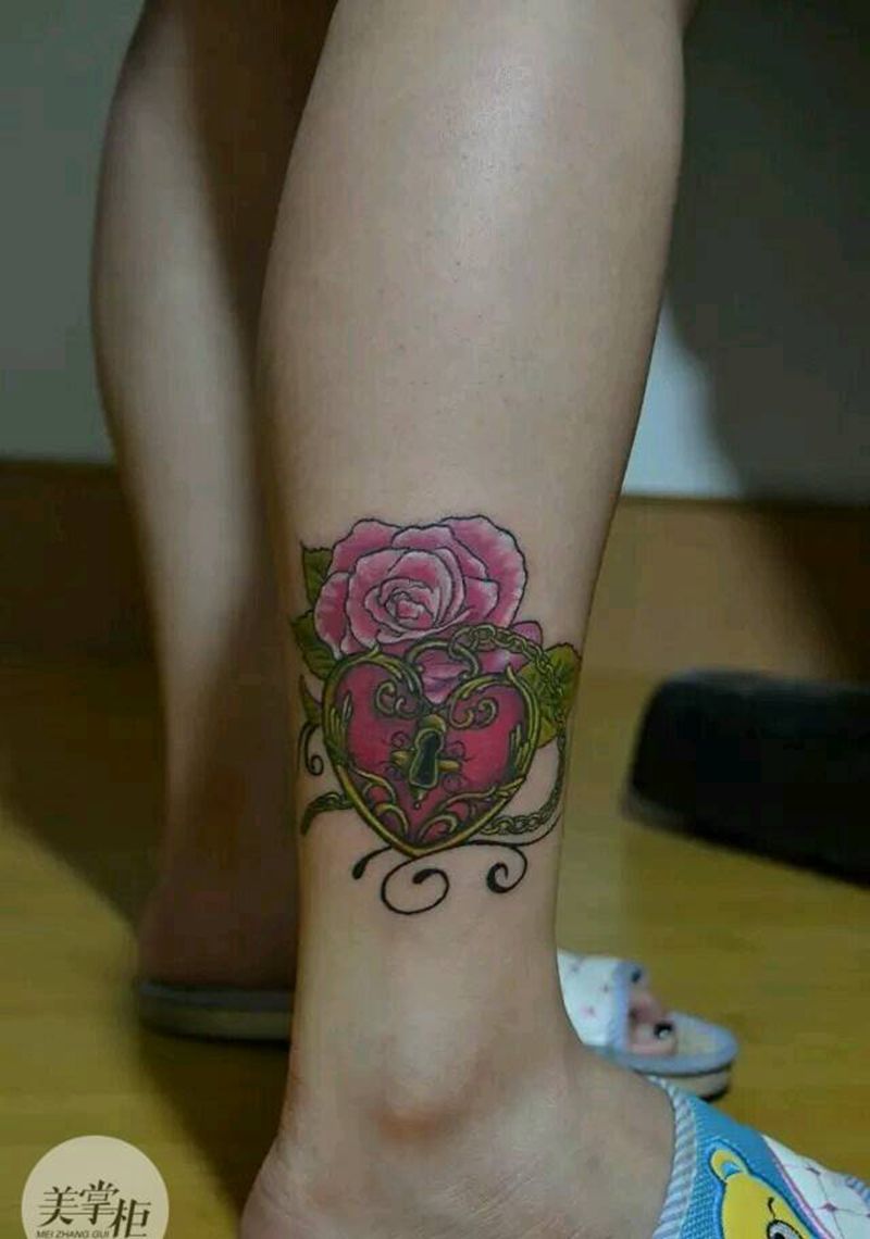 本店作品纹身图片_欧美腿部纹身图案