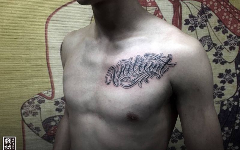 一名舞者的奇卡诺花体纹身图片