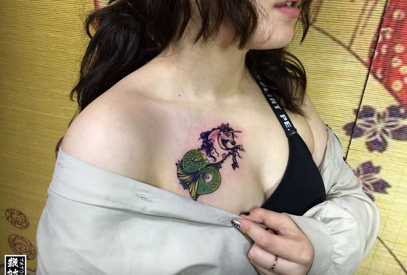 呐～马头鱼尾兽！纹身图片_胸部New School马头鱼尾兽纹身图案