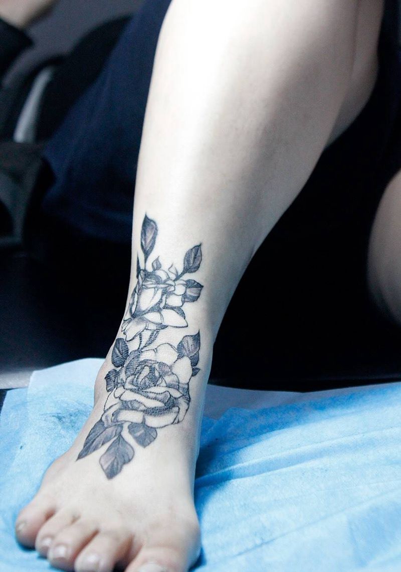 脚部线花纹身图片_成品脚部清新植物纹身图案