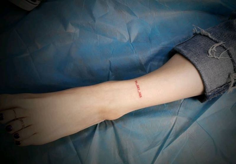 无题纹身图片_脚部纹身图案