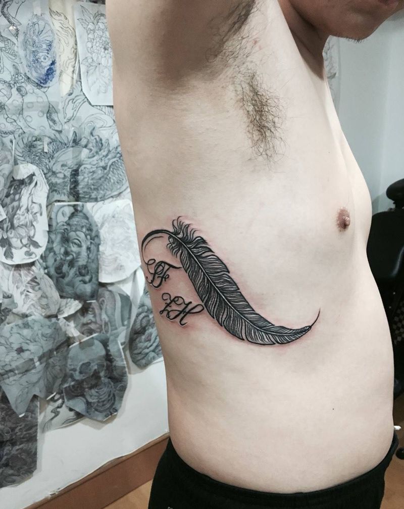 纯线羽毛纹身图片_成品腰部清新字符静物纹身图案