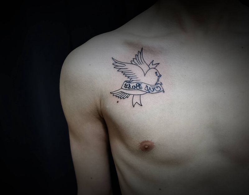 小鸽子纹身图片_胸部纹身图案