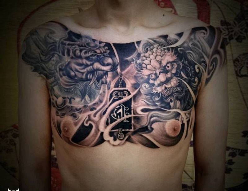 大花胸纹身图片_胸部新传统纹身图案