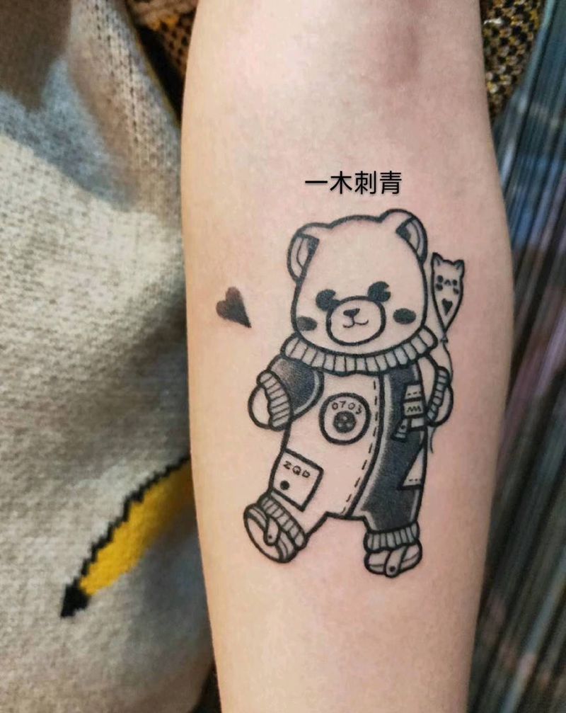 卡通熊纹身图片_手臂点刺纹身图案