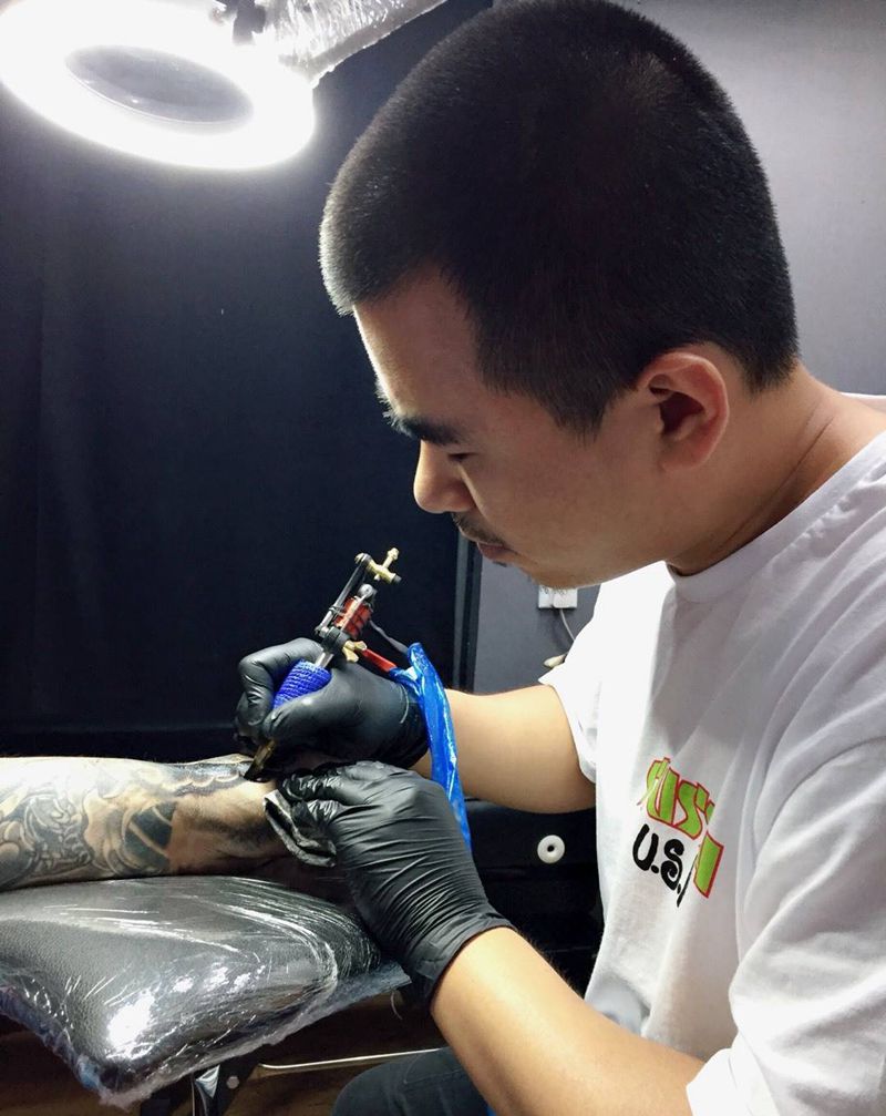 大块头归来“把上次的手坐满了”纹身图片_成品手部传统宗教纹身图案