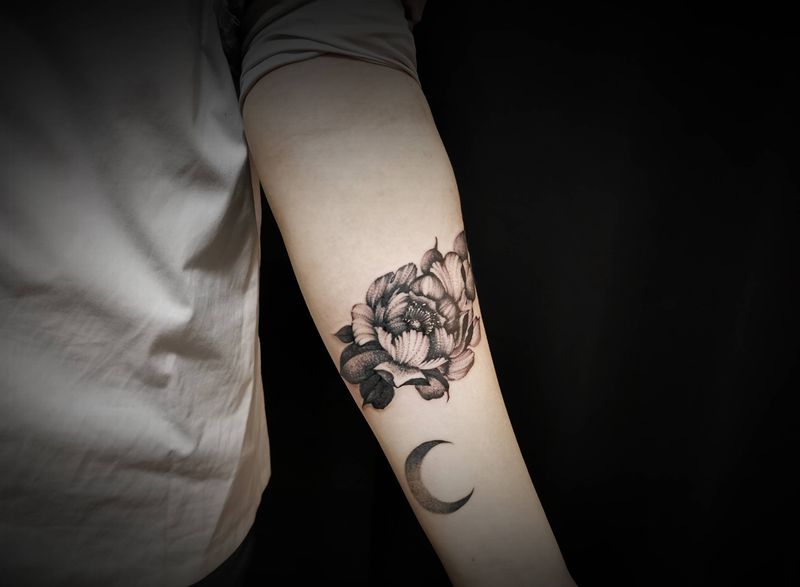 点点花纹身图片_手臂点刺纹身图案