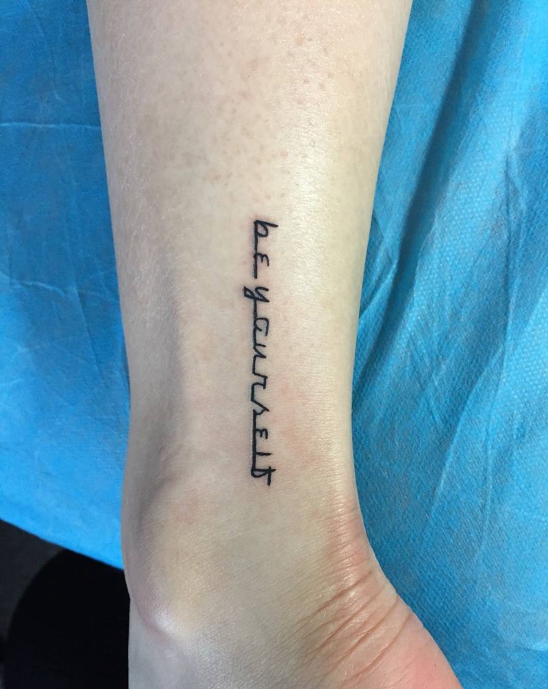 脚踝小清新纹身图片_成品脚部清新字符纹身图案