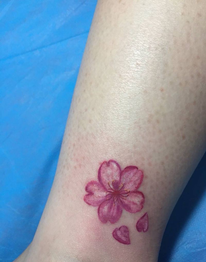 桃花纹身图片_成品腿部清新植物纹身图案