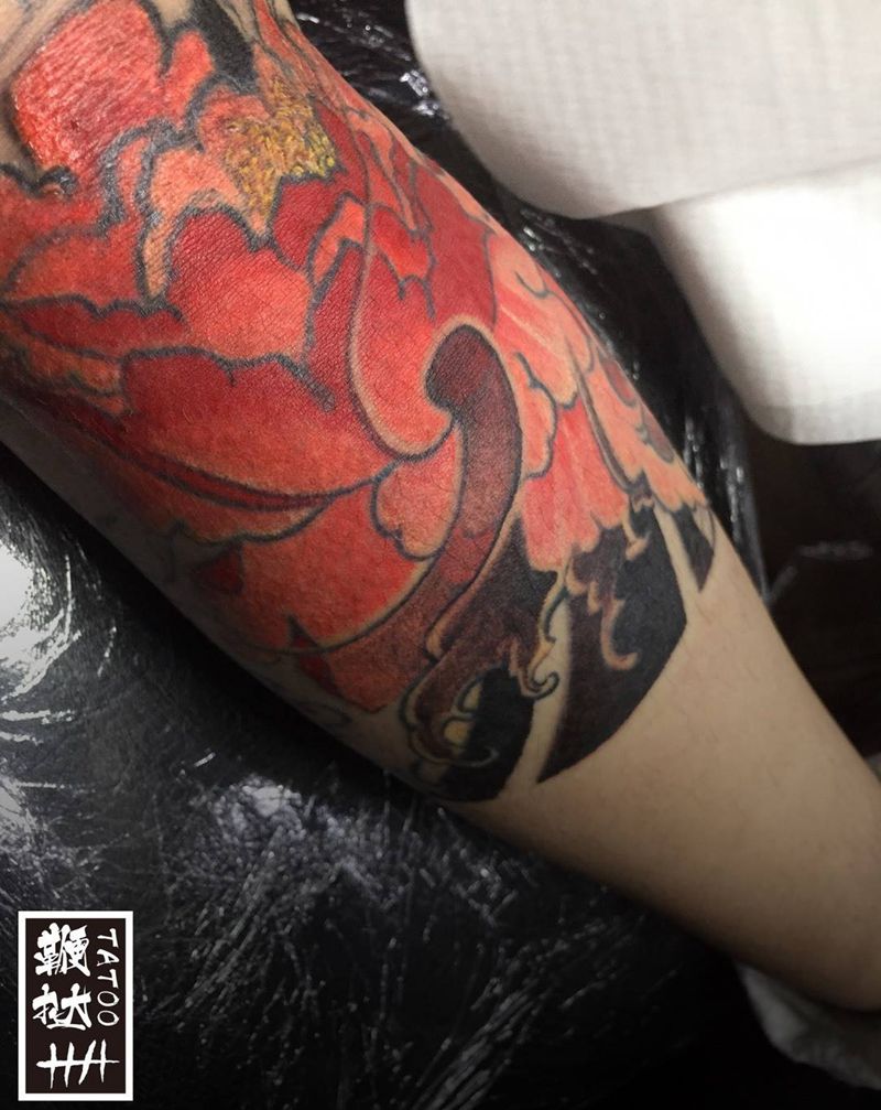 每天三小时慢慢来[嘿哈]纹身图片_手臂老传统牡丹纹身图案