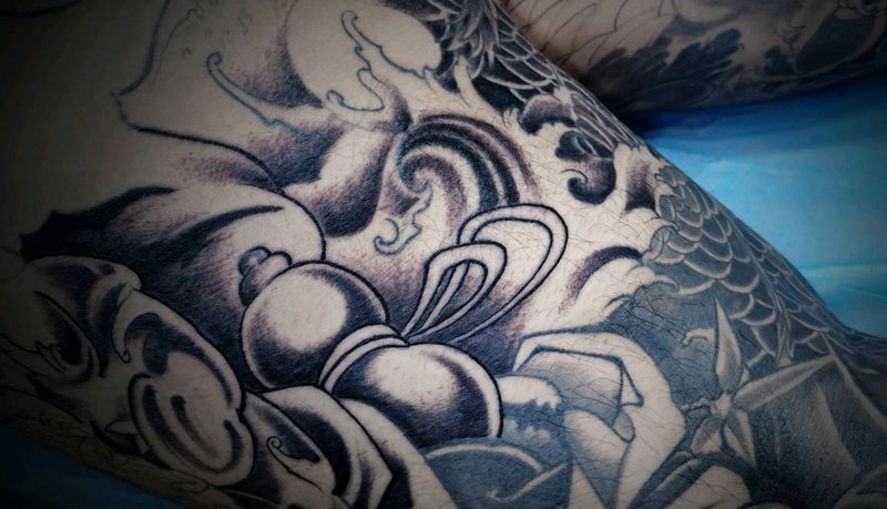 巨型，局部。纹身图片_腿部新传统纹身图案