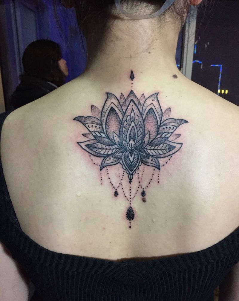 点刺梵花纹身图片_成品颈部清新纹身图案