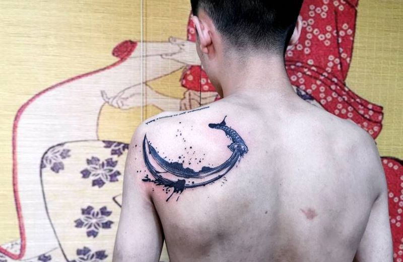 刀！纹身图片_肩部水墨刀纹身图案