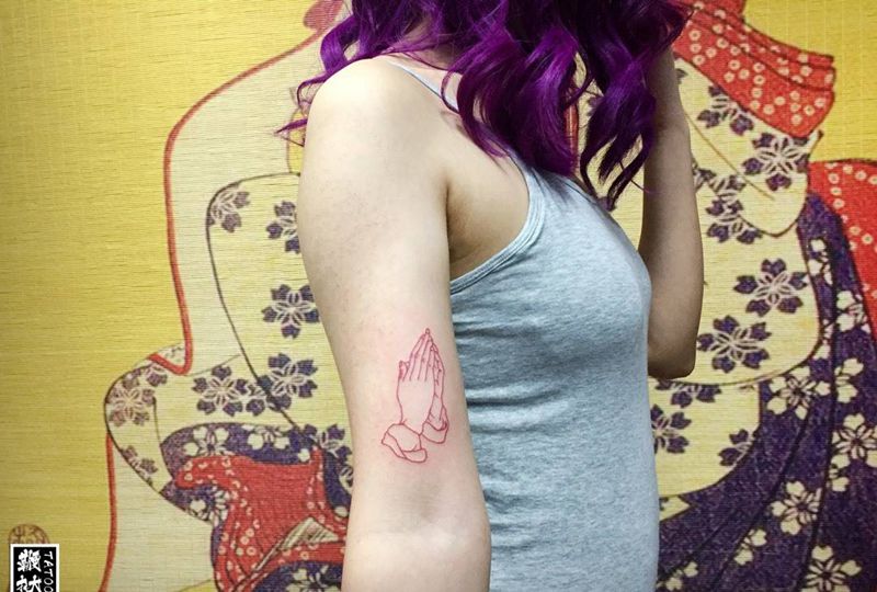 小号祈祷之手纹身图片_手臂祈祷之手纹身图案