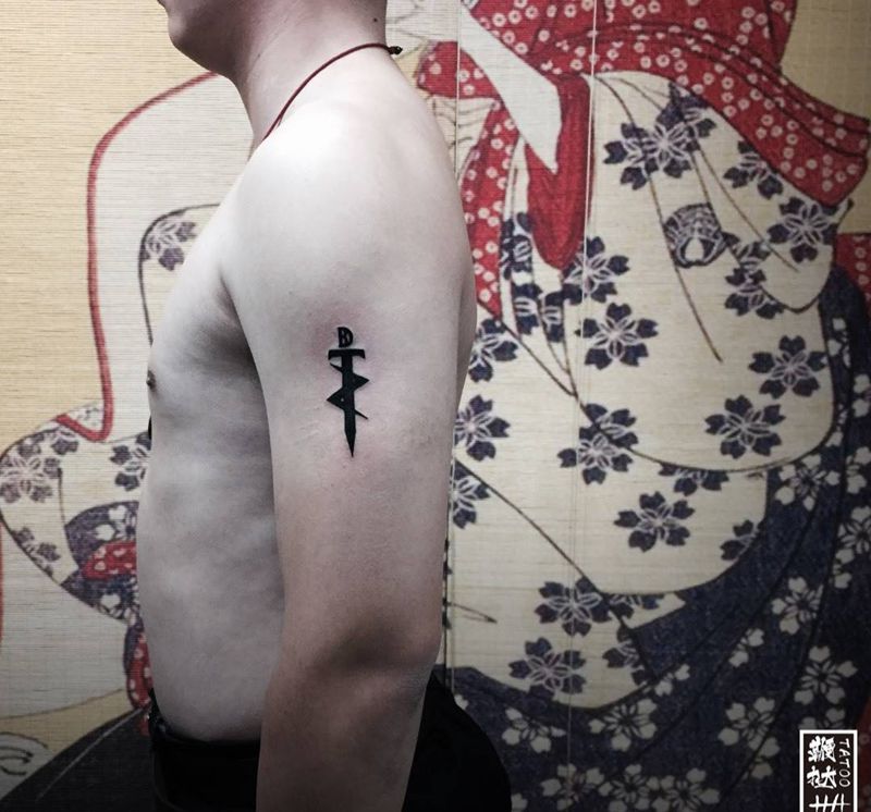 特种大队老兵的记号纹身图片_手臂几何图腾标记纹身图案