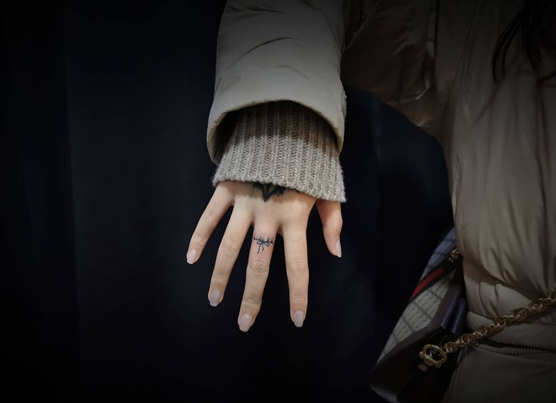 小小的纹身图片_手部纹身图案