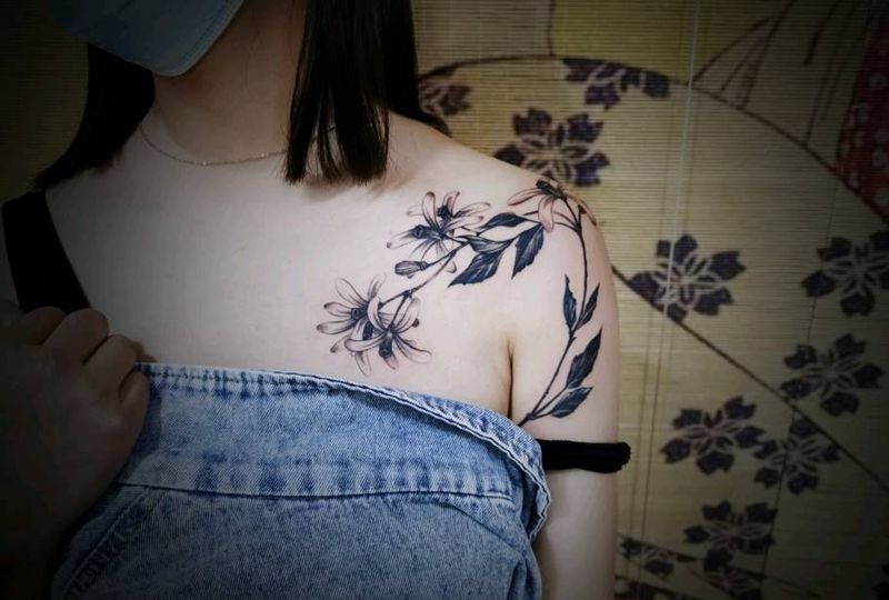 苦楝花•私人订制纹身图片_肩部纹身图案