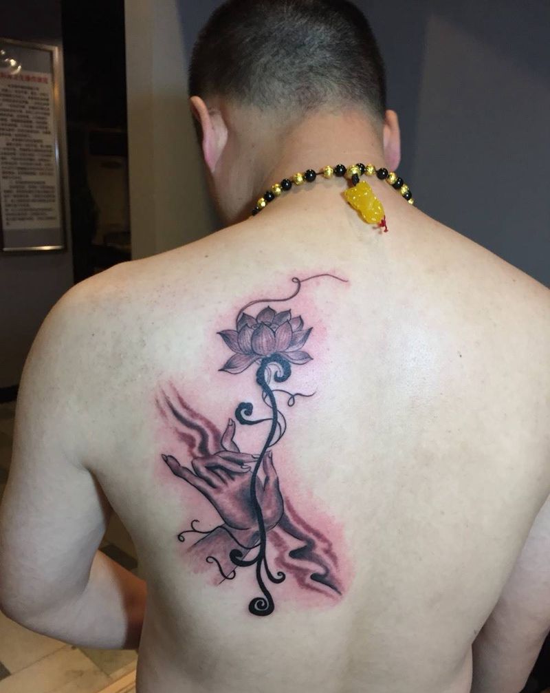 莲花纹身图片_成品背部纹身图案