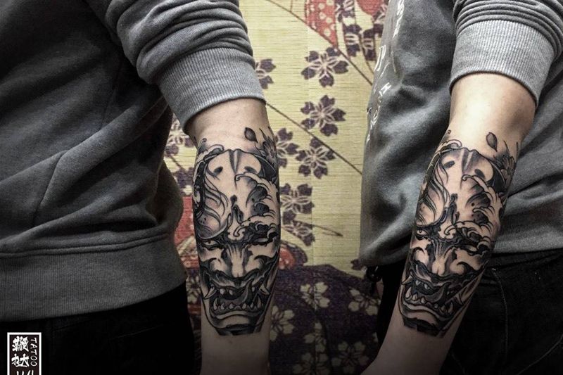 赶时间的双胞胎纹身图片_手臂新传统般若纹身图案