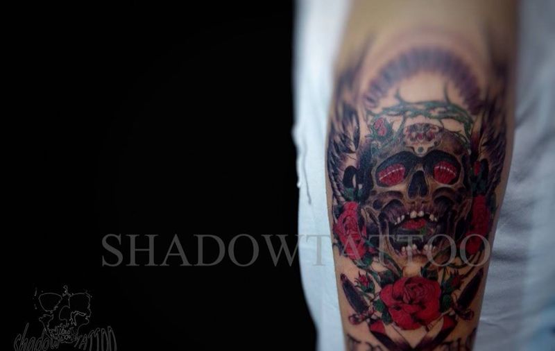 骷髅与玫瑰纹身图片_欧美成品手臂纹身图案