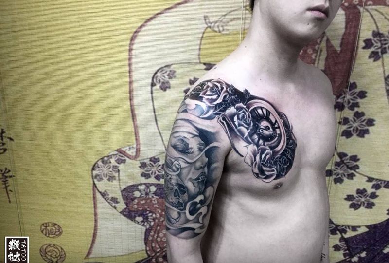 奇卡诺[嘿哈]纹身图片_胸部欧美写实玫瑰钟表纹身图案