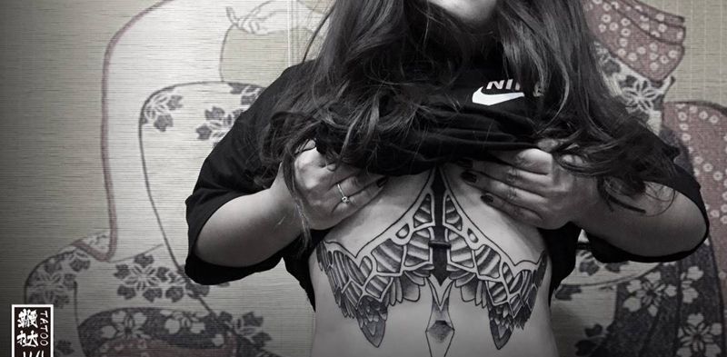 乳下疤痕遮盖纹身图片