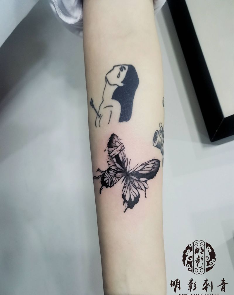 蝴蝶纹身图片_手臂水墨纹身图案