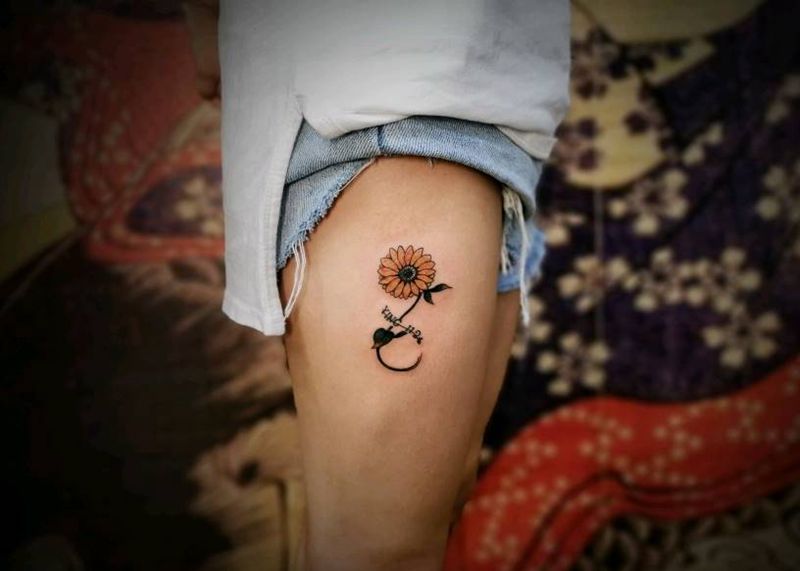 小葵花纹身图片_腿部纹身图案