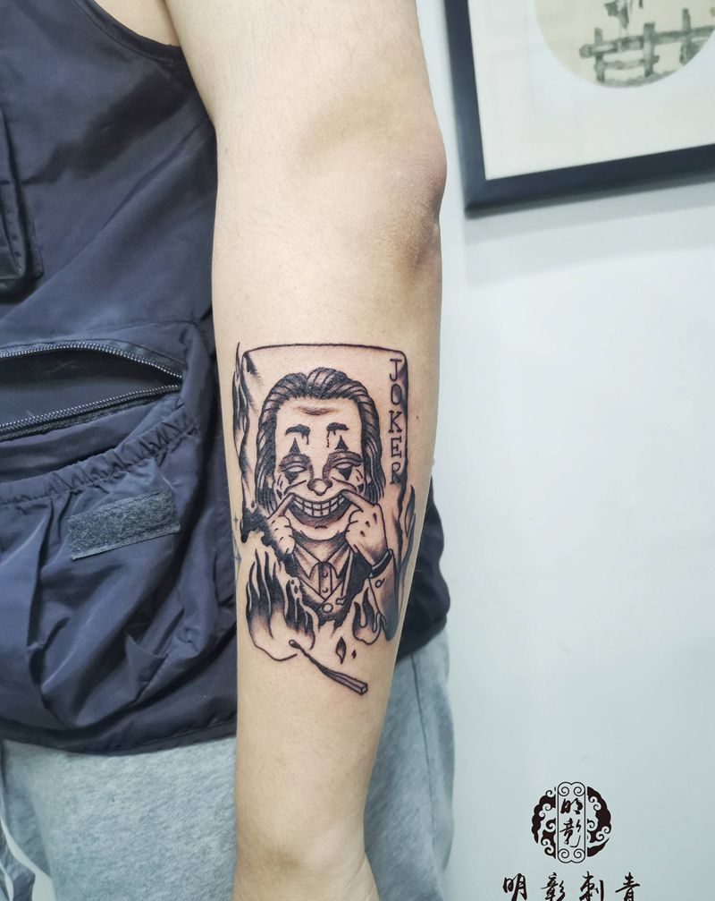 小丑纹身图片_手臂Old School纹身图案