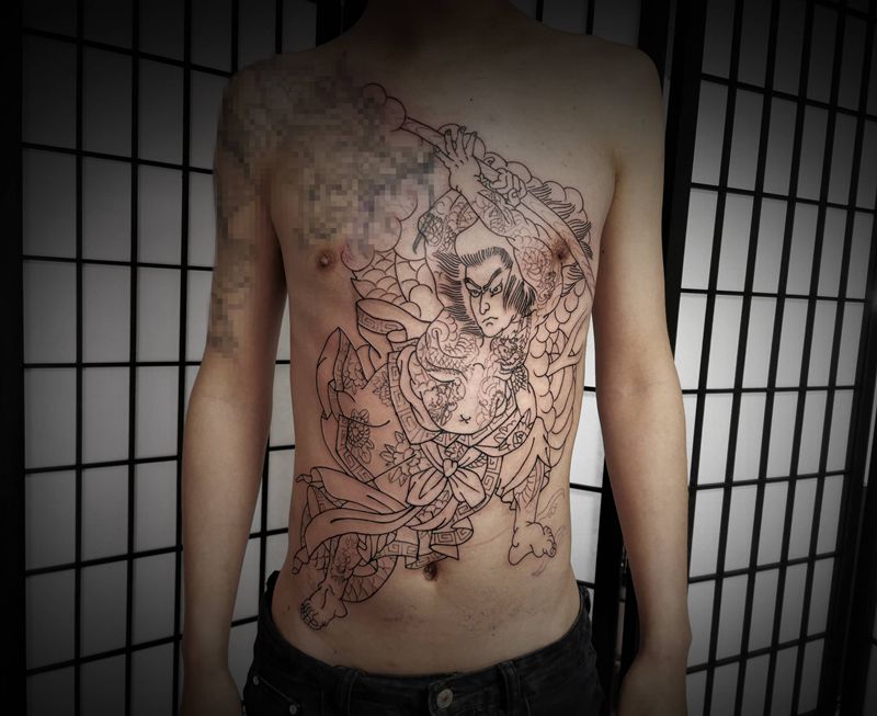 第一回合起码是把主体线条走完了纹身图片_腹部老传统纹身图案