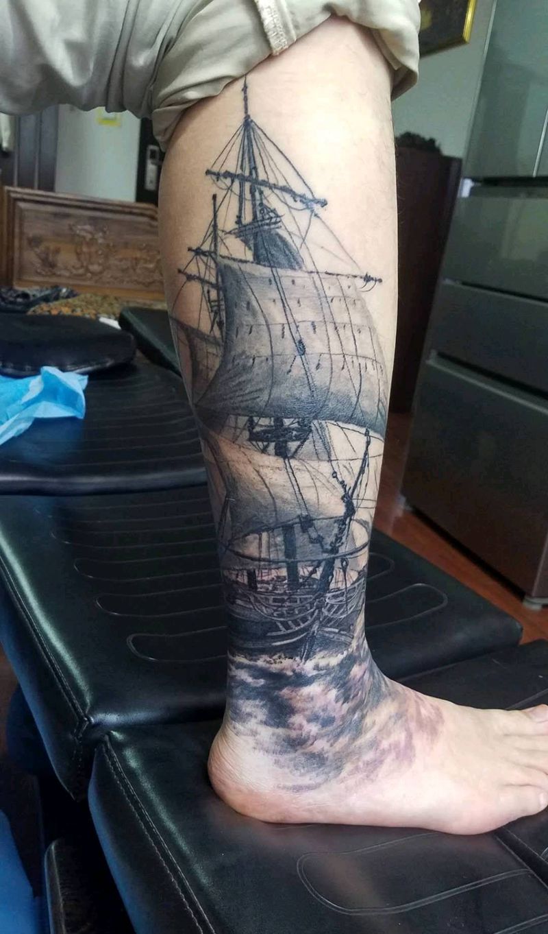 帆船纹身图片_腿部脚部欧美写实烫伤遮盖纹身图案