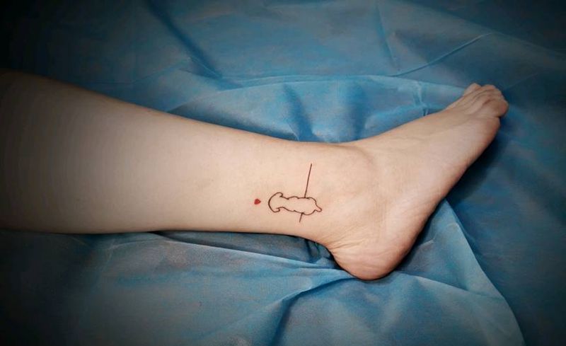 小狗子纹身图片_腿部纹身图案