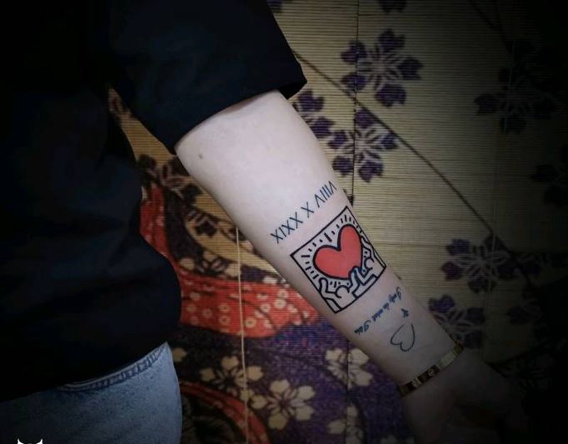 粗犷大红心纹身图片_手臂纹身图案