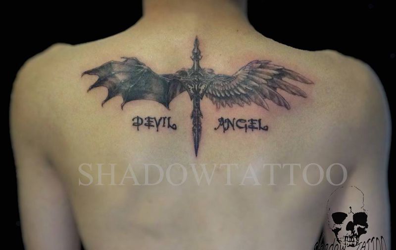 翅膀纹身图片_成品背部欧美黑灰纹身图案