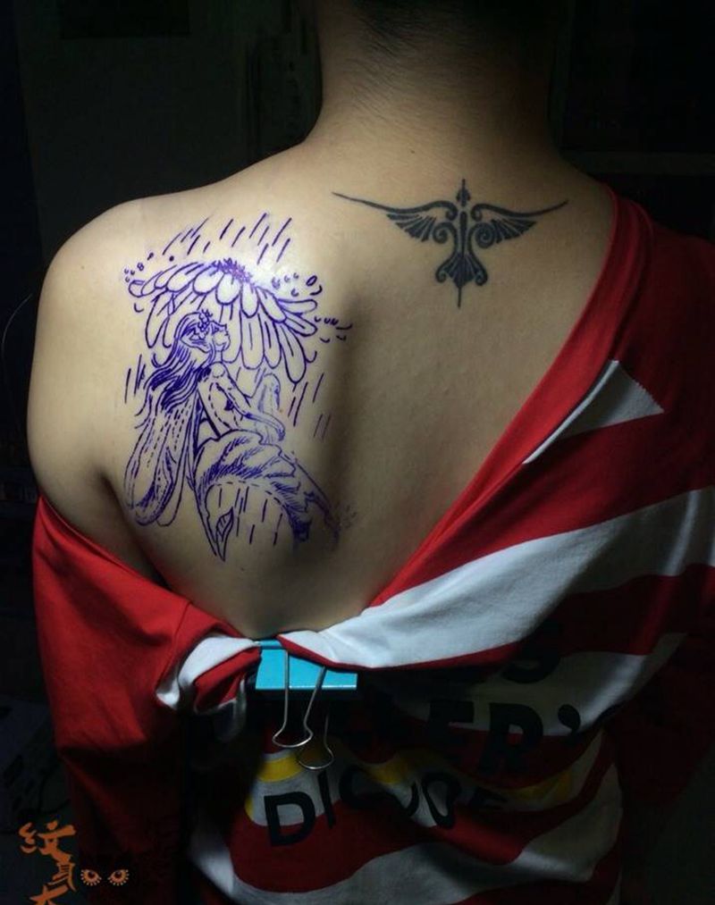 小精灵纹身图片_欧美肩部成品纹身图案